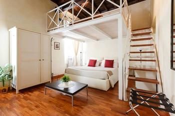 Spanish Step Apartment *