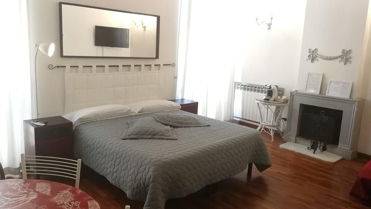 Spanish Step Apartment *