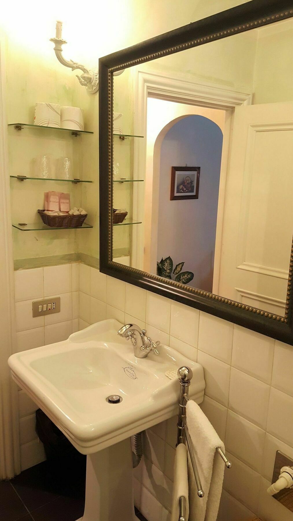 Spanish Step Apartment *