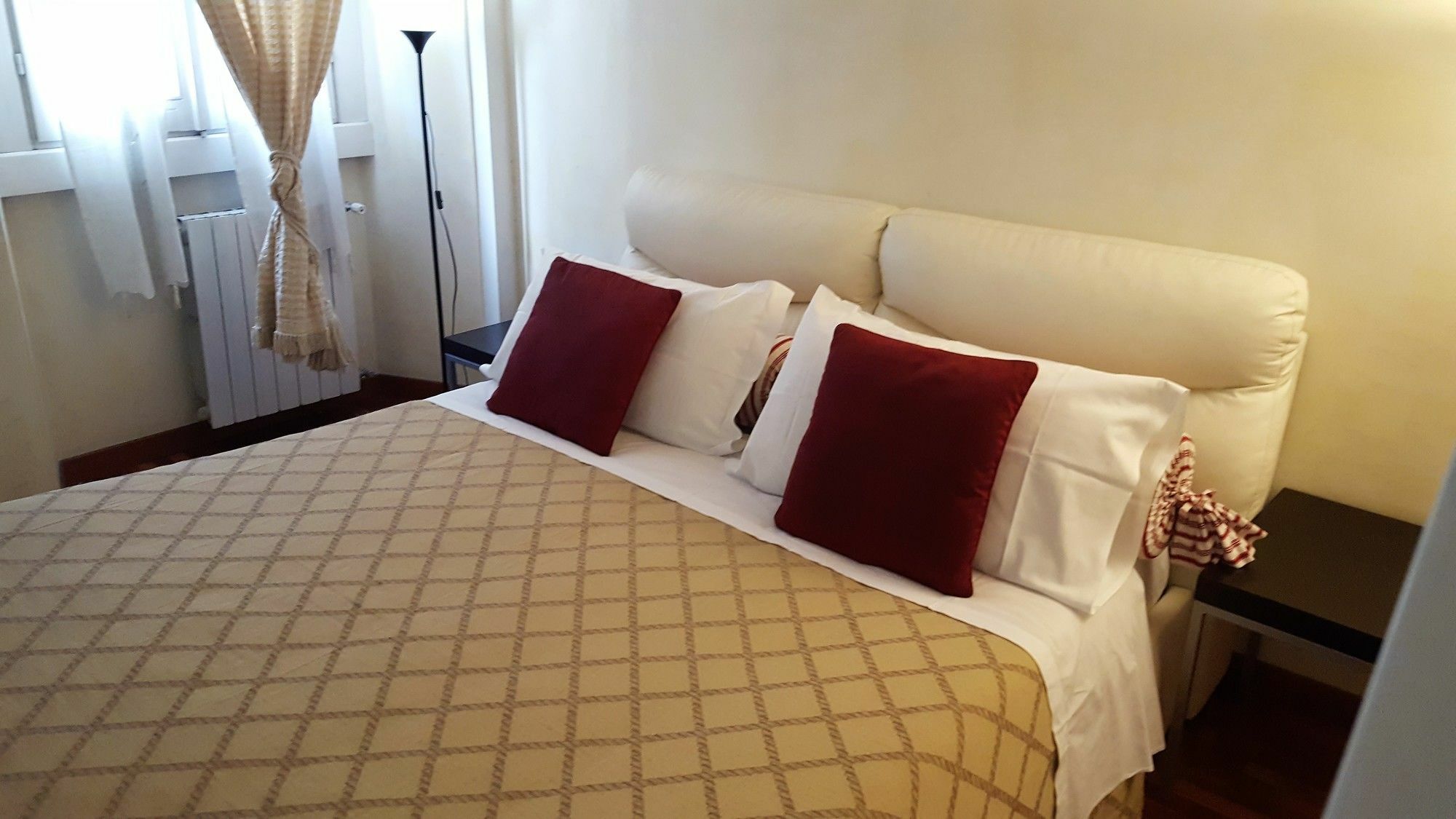 Spanish Step Apartment *